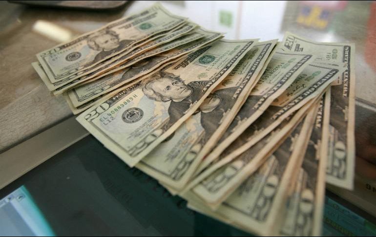 El tipo de cambio para solventar operaciones denominadas en moneda extranjera pagaderas en el país se ubica en 18.0333 pesos. EL INFORMADOR / ARCHIVO