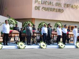 La Secretaría de Seguridad Pública y el gobierno de Guerrero rindieron un homenaje de cuerpo presente y despidieron con honores a los policías. NTX / Cortesía