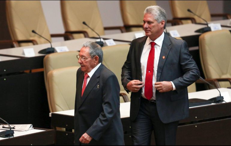 Raúl Castro cedió su lugar al frente del país a Miguel Díaz-Canel, quien seguirá los pasos de su mentor. EFE/A. Meneghini