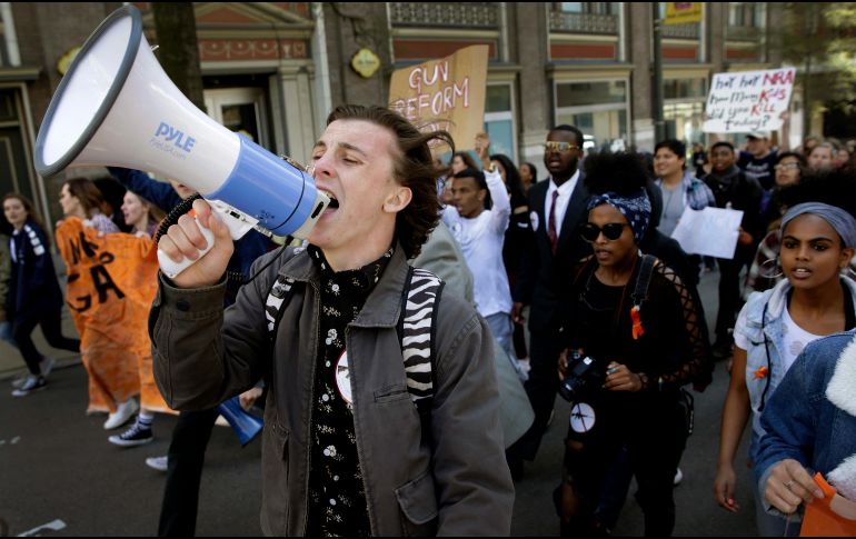 Más de dos mil quinientas manifestaciones se llevaron a cabo por todo Estados Unidos, encabezadas por estudiantes que exigen la regulación de venta de armas en su país. AP / D. Hoffmeyer