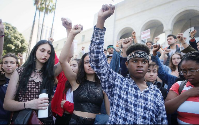 Más de dos mil quinientas manifestaciones se llevaron a cabo por todo Estados Unidos, encabezadas por estudiantes que exigen la regulación de venta de armas en su país. AP / B. Brown