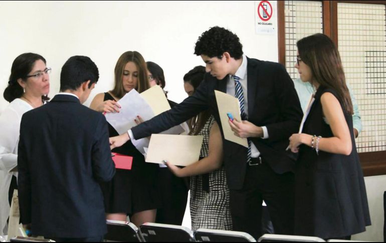 Fácil Criticar, difícil Informarse