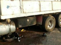 En el lugar, personal de seguridad detuvo al chofer del vehículo para deslindar responsabilidades del hecho. ESPECIAL / Policía de Tlajomulco de Zúñiga