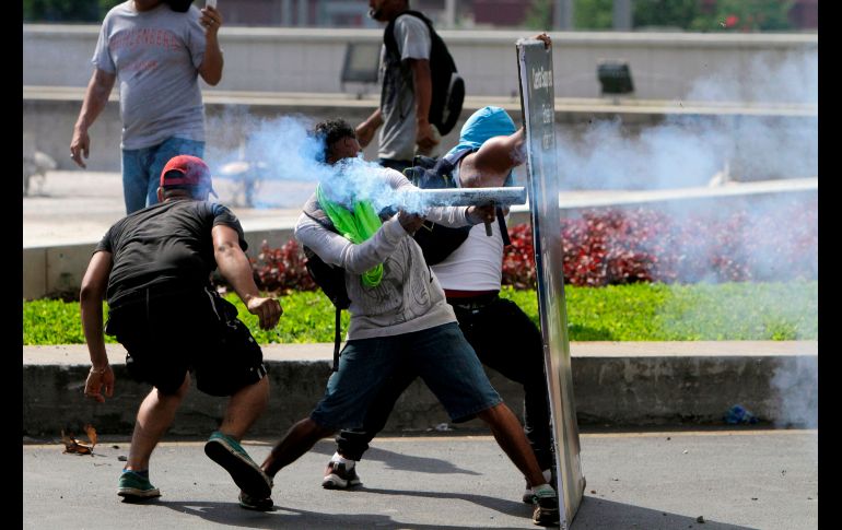 El viernes se caracterizó por ser de enfrentamientos y actos vandálicos. AFP / I. Ocon