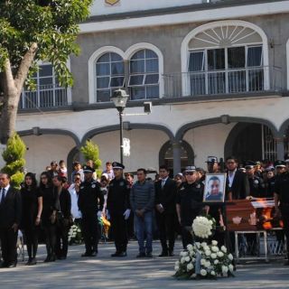Honran a policías abatidos en Tlaxcala con discurso de "Game of Thrones"