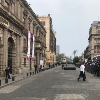 Federales resguardan el Palacio de Minería por debate presidencial