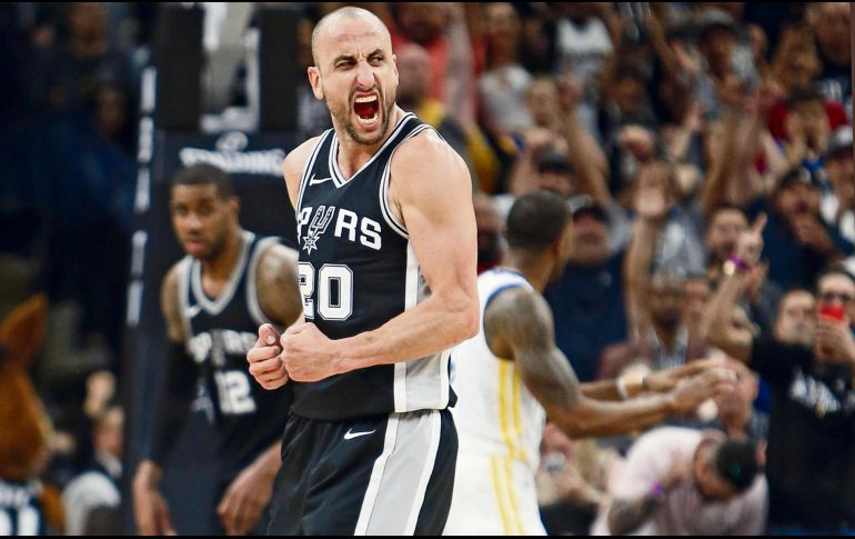 Valioso. Manu Ginóbili anotó 10 de sus 16 puntos de ayer frente a los Warriors en el último cuarto. AFP/R. Cortés