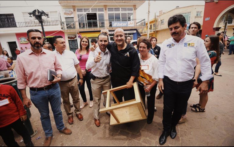 El candidato de Movimiento Ciudadano también asumió compromisos como la mejora y ampliación de la carretera a León. FACEBOOK/EnriqueAlfaroR