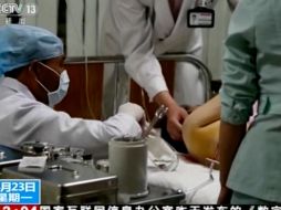 Captura de video de la cadena televisiva CCTV que muestra a equipo médico atendiendo a las víctimas. AP/CCTV