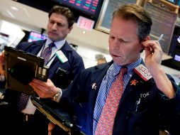 El Dow recortó 14.11 puntos, hasta 24 mil 448.83 unidades. AP / R. Drew