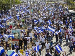 Aunque el gobierno canceló las modificaciones en pensiones que originaron las marchas, ayer centenares salieron a protestar contra el presidente Ortega. EFE/J. Torres