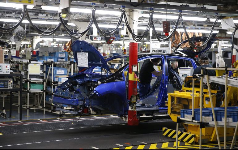 Estados Unidos retiró la propuesta de igualar salarios en la industria automotriz y fijó su postura de regla de origen de 70 a 75 por ciento. AFP/P. Rossingnol