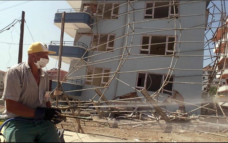 A pesar de que autoridades aseguran que el sismo no provocó daños, medios locales reportan el derrumbamiento de dos edificios. EFE/ARCHIVO