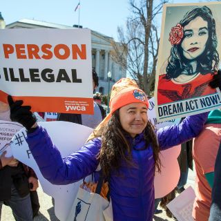 Juez falla contra cancelación de DACA