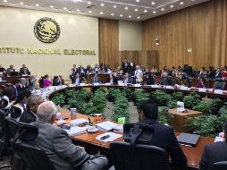 En sesión ordinaria, el consejero presidente, Lorenzo Córdova Vianello, acota que el tercer debate volverá a tener tres moderadores. TWITTER / @INEMexico