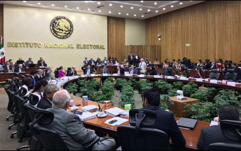 En sesión ordinaria, el consejero presidente, Lorenzo Córdova Vianello, acota que el tercer debate volverá a tener tres moderadores. TWITTER / @INEMexico