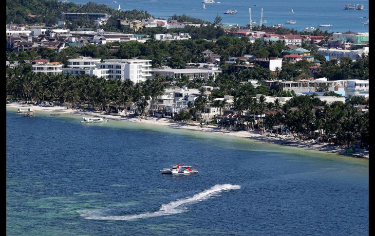 La policía de Filipinas se prepara para el controvertido cierre de la isla, cuyas playas están consideradas entre las mejores del mundo. AP/A. Favila