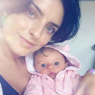 Aislinn Derbez comparte las primeras fotos de su hija