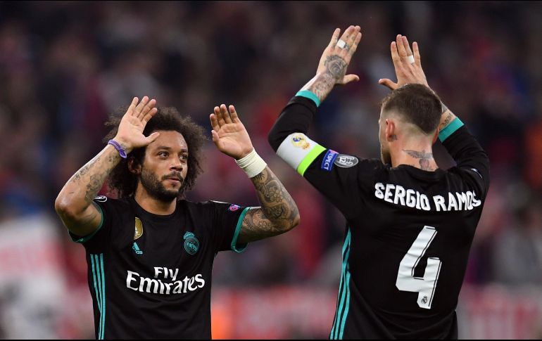 Marcelo (I) y Sergio Ramos (D) celebran al final del partido, disputado en el Allianz Arena de Munich. AP/A. Gebert