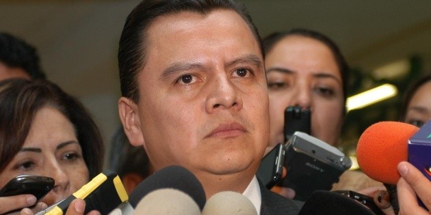 Silvano Aureoles suma dos solicitudes de expulsi&oacute;n en su contra