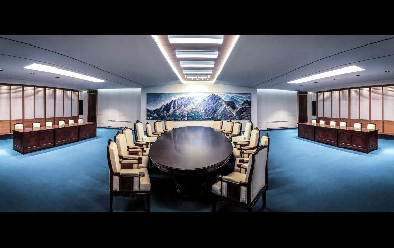 Vista de la sala de reuniones del palacio presidencial en Panmunjom, Corea del Sur, que albergará la cumbre intercoreana el próximo 27 de abril. EFE/Yonhap
