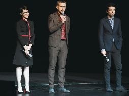 Protagonistas. Los actores Claire Foy y Ryan Gosling junto al director Chazelle durante CinemaCon. CORTESÍA