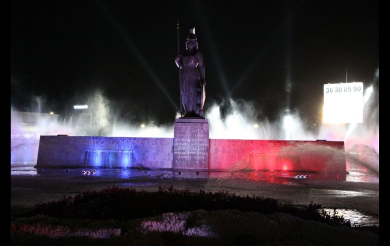 La fuente Minerva volvió a iluminarse con los colores del Guadalajara; miles de seguidores acudieron para ver el partido y posteriormente festejar el título. EL INFORMADOR/A. Camacho
