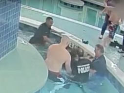 El niño fue rescatado y se encuentra bien, informa la policía. YouTube / RT en Español