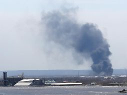 Un contratista, que estaba en las instalaciones de la refinería, dice que el estallido sucedió cuando las cuadrillas de empleados trabajaban para cerrar la planta y repararla. AFP / L. Signorelli