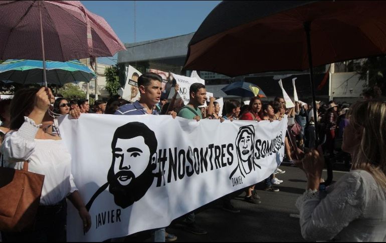 Manifestantes marchan en Guadalajara por los estudiantes de cine desaparecidos en Jalisco.  EL INFORMADOR/E. Barrera