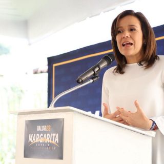 Zavala considera tener más autoridad moral para dirigir al país