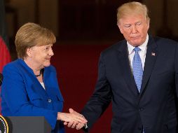 Trump se quejó de la OTAN en una conferencia de prensa conjunta en la Casa Blanca junto a Angela Merkel. EFE / M. Reynolds