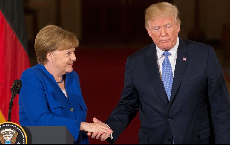 Trump se quejó de la OTAN en una conferencia de prensa conjunta en la Casa Blanca junto a Angela Merkel. EFE / M. Reynolds