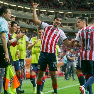 Rodolfo Pizarro es multado por la directiva de Chivas