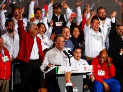 El candidato presidencial sostuvo una reunión con integrantes de la CTM que encabezó Carlos Aceves del Olmo. SUN / Y. Xolalpa