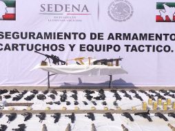 Lo decomisado fue presentado por la Octava Zona Militar en las Instalaciones del 16 Regimiento de Caballería Motorizada. EFE / SEDENA