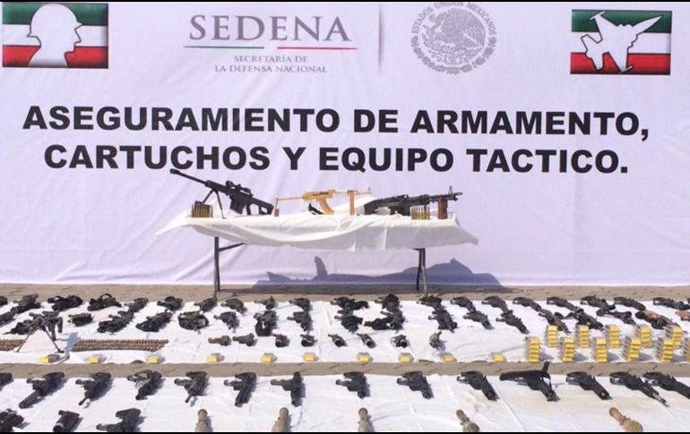 Lo decomisado fue presentado por la Octava Zona Militar en las Instalaciones del 16 Regimiento de Caballería Motorizada. EFE / SEDENA