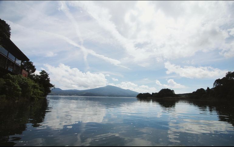 Zirahuén es un pueblo que se encuentra a poca distancia de Pátzcuaro, en Michoacán. Su belleza etérea parece sacada de algún cuento de hadas. EL INFORMADOR/ F. González