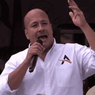 Alfaro promete Línea 4 del Tren Ligero y abasto de agua