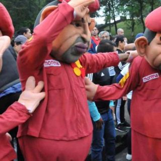 Irrumpen botargas de Chávez en evento de Morena en Veracruz