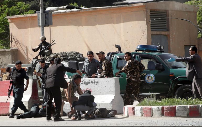 Dos suicidas perpetraron los atentados, uno de ellos logró infiltrarse entre los periodistas y detonó la segunda bomba. AP/M. Hossaini