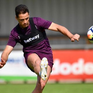 ''Chicharito'' buscaría salir del West Ham