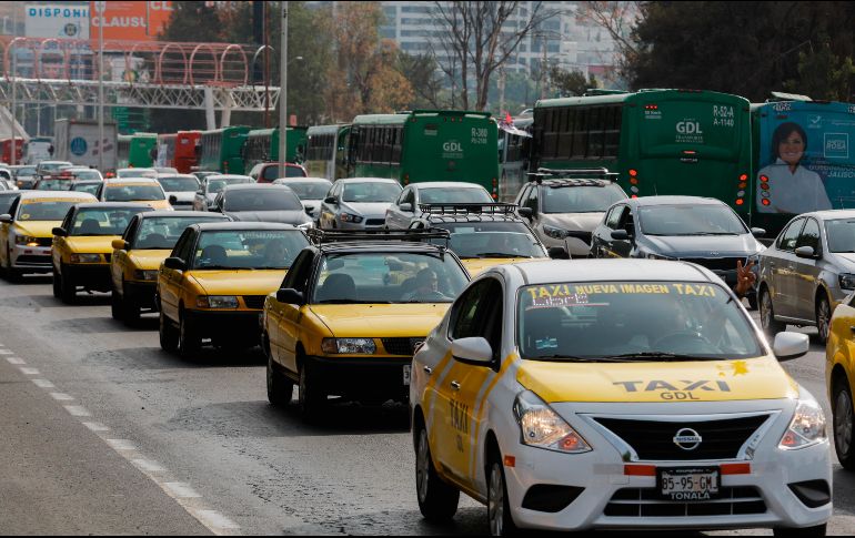 Alrededor de mil taxis tradicionales salen a las calles este 1 de Mayo. EL INFORMADOR / G. Gallo