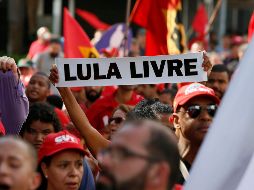 Muchos manifestantes vistieron de rojo, el color del Partido de los Trabajadores, al que pertenece Lula. EFE/ H. Alves