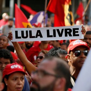 Miles protestan por encarcelamiento de Lula