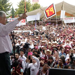 Fortalecer comercio e industria, ofrece López Obrador