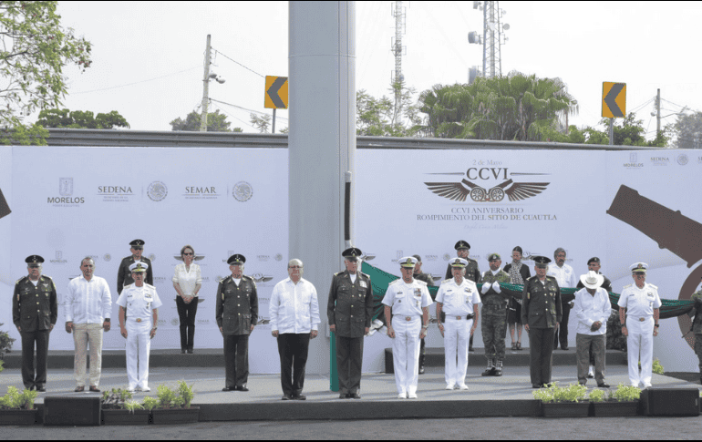 Graco Ramírez, gobrnador de Morelos y acompañado por los titulares de la Sedena y la Semar, afirmó estar en contra de las campañas de desprestigio contra los cuerpos militares. TWITTER / @SEDENAmx