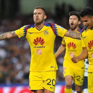 América golea a Pumas y pone un pie en Semifinales