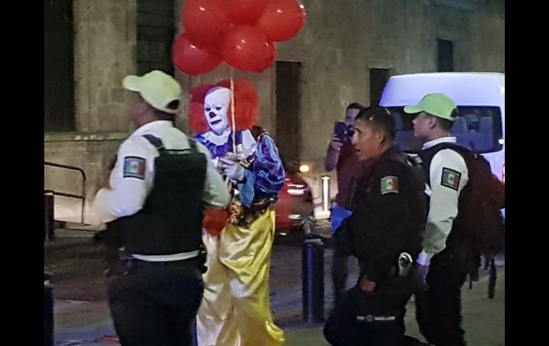 Las llamas fueron sofocadas desde la superficie con extintores y con la ayuda de guardias municipales que acudieron al punto. EL INFORMADOR / S. Rodríguez