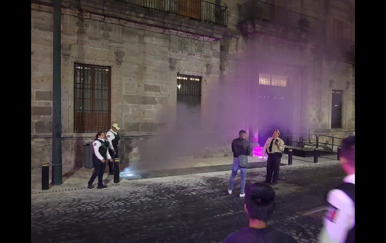 Las llamas fueron sofocadas desde la superficie con extintores y con la ayuda de guardias municipales que acudieron al punto. EL INFORMADOR / S. Rodríguez